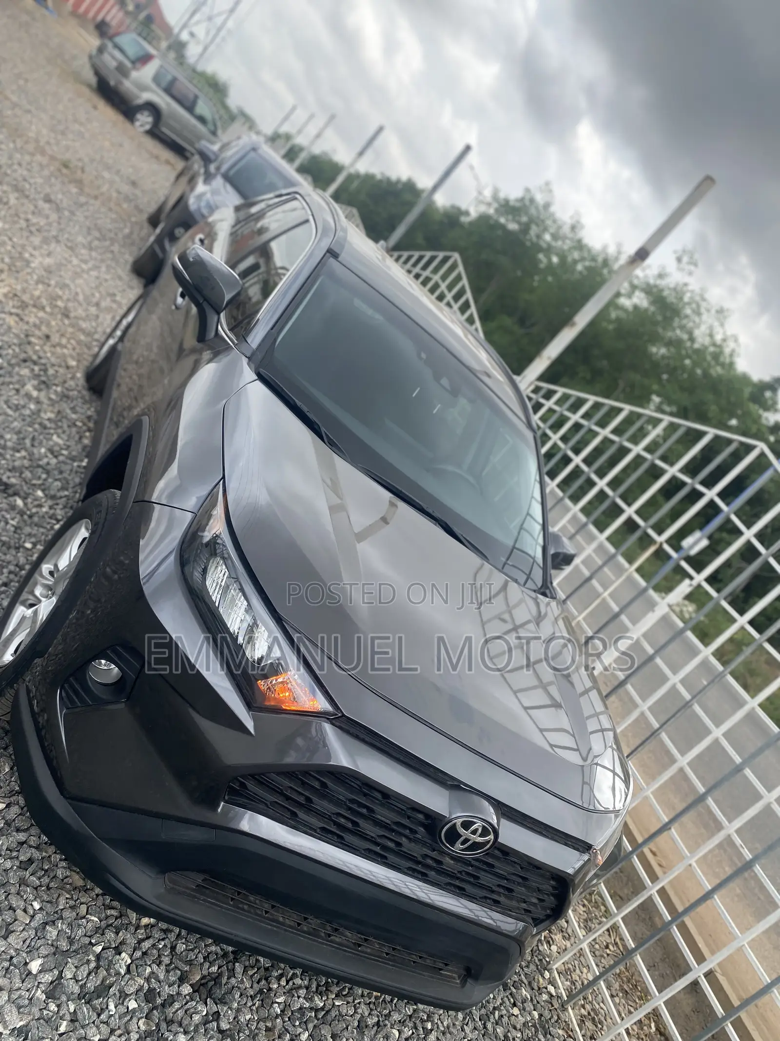 Toyota RAV4 XLE 2021 Gray