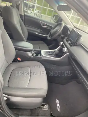 Toyota RAV4 XLE 2021 Gray