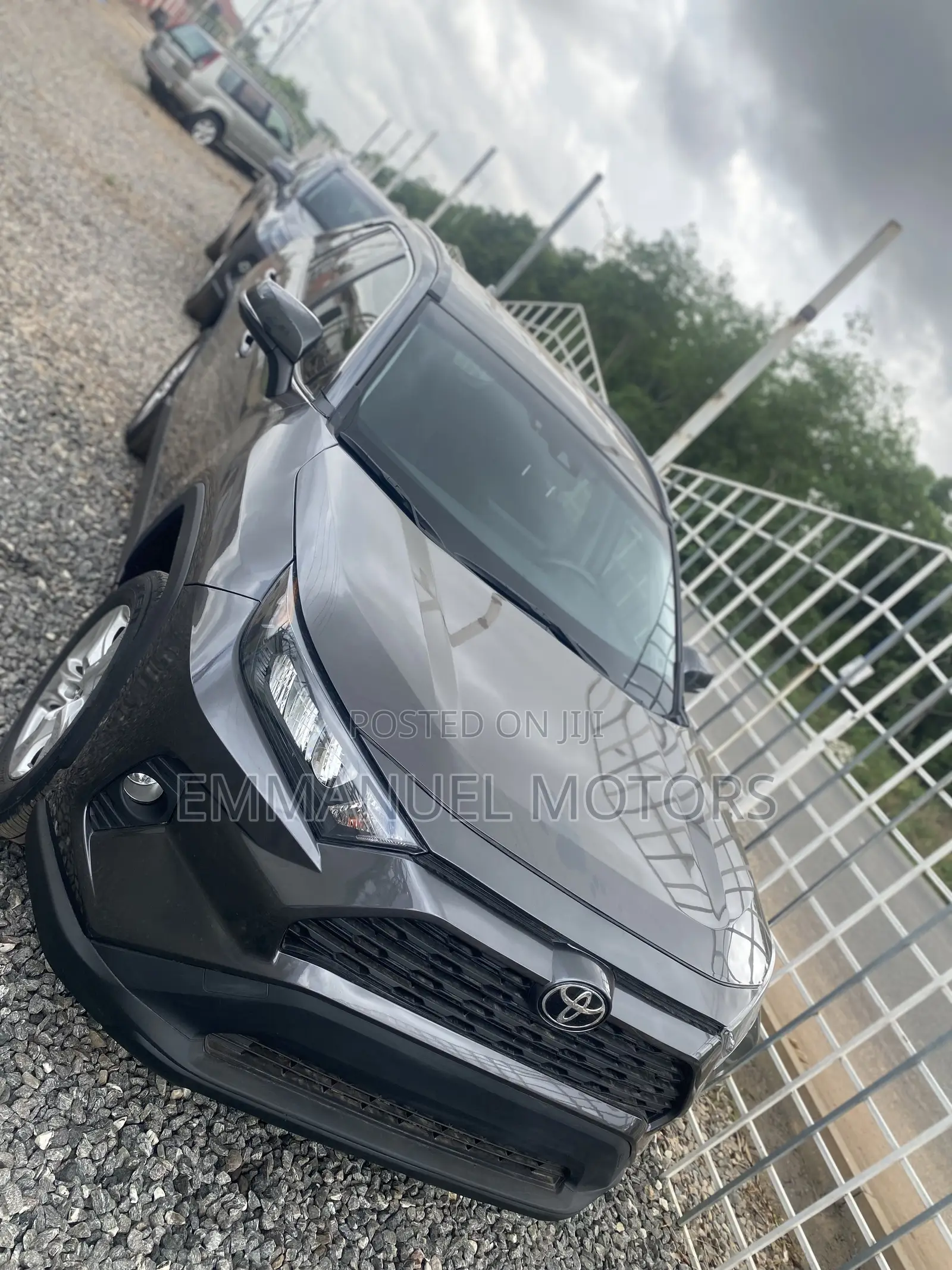 Toyota RAV4 XLE 2021 Gray