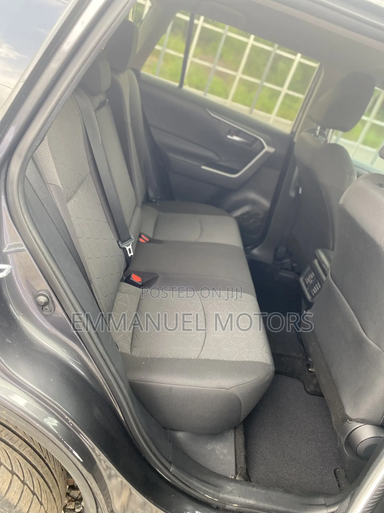 Toyota RAV4 XLE 2021 Gray