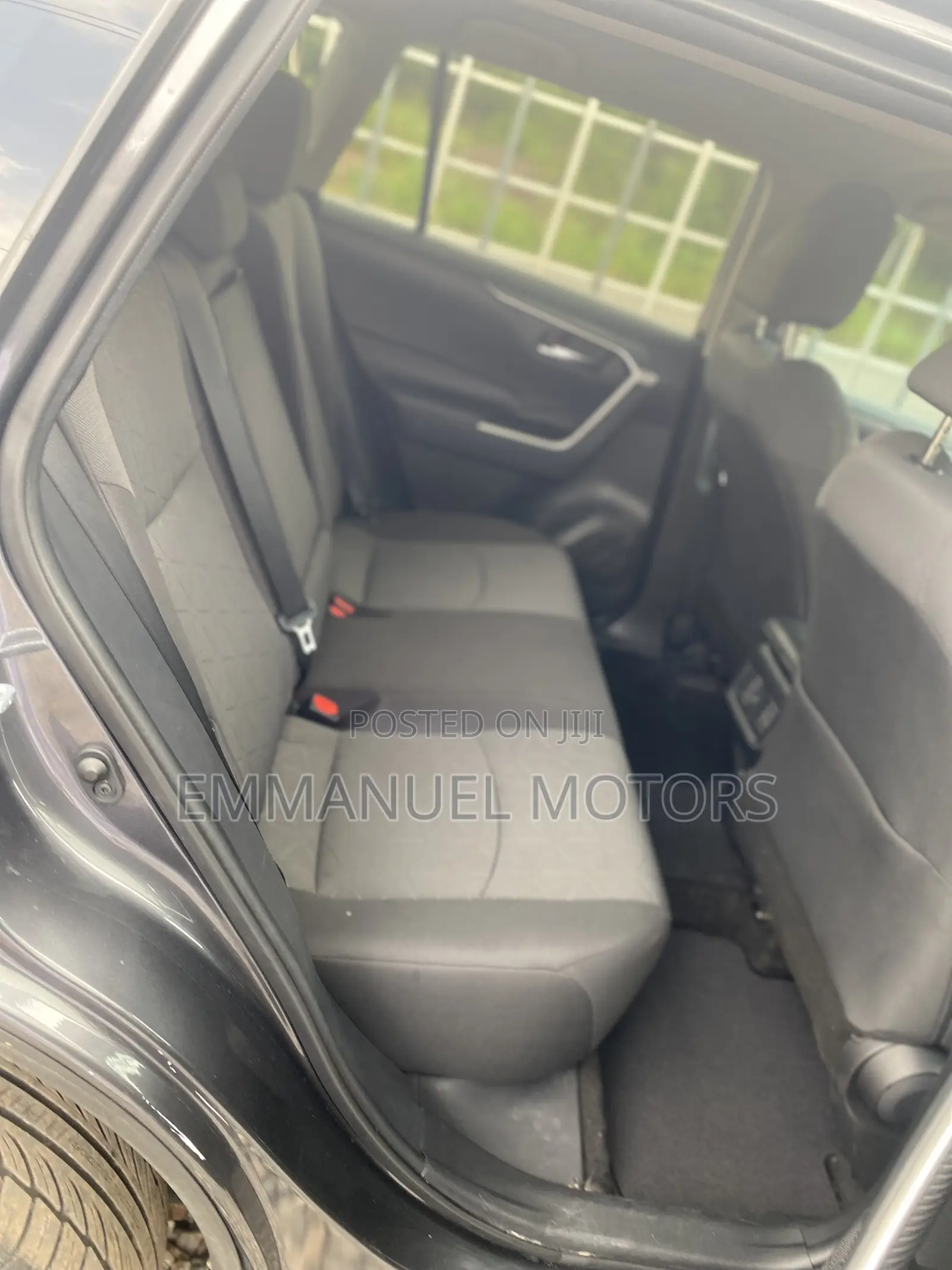 Toyota RAV4 XLE 2021 Gray
