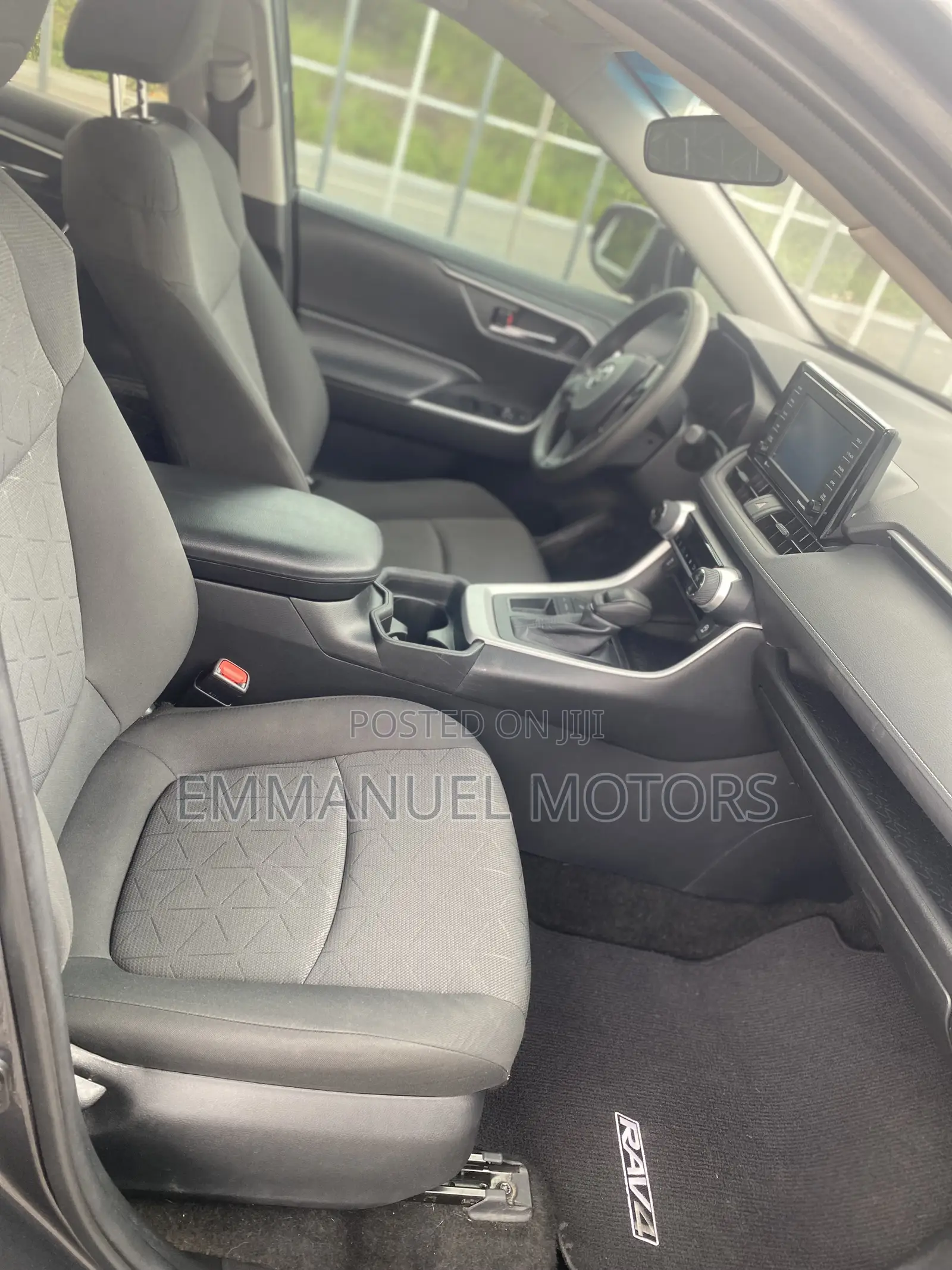 Toyota RAV4 XLE 2021 Gray