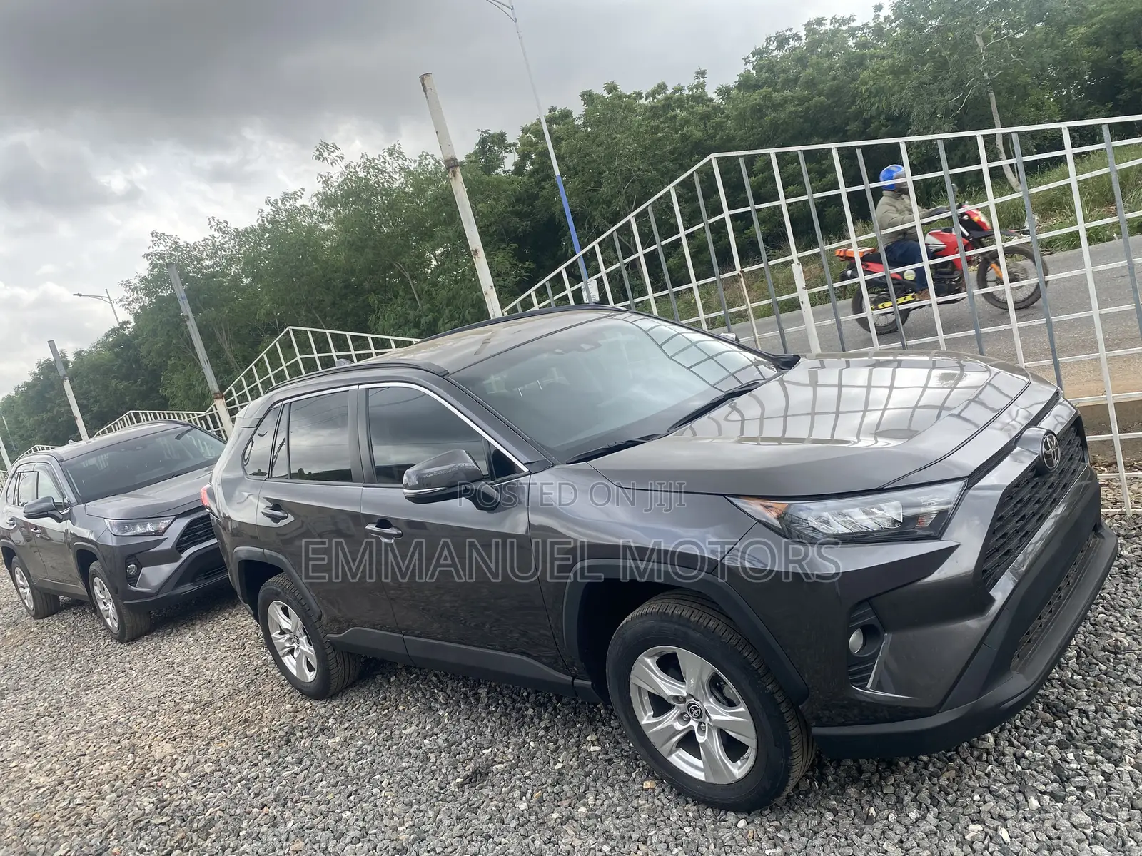 Toyota RAV4 XLE 2021 Gray