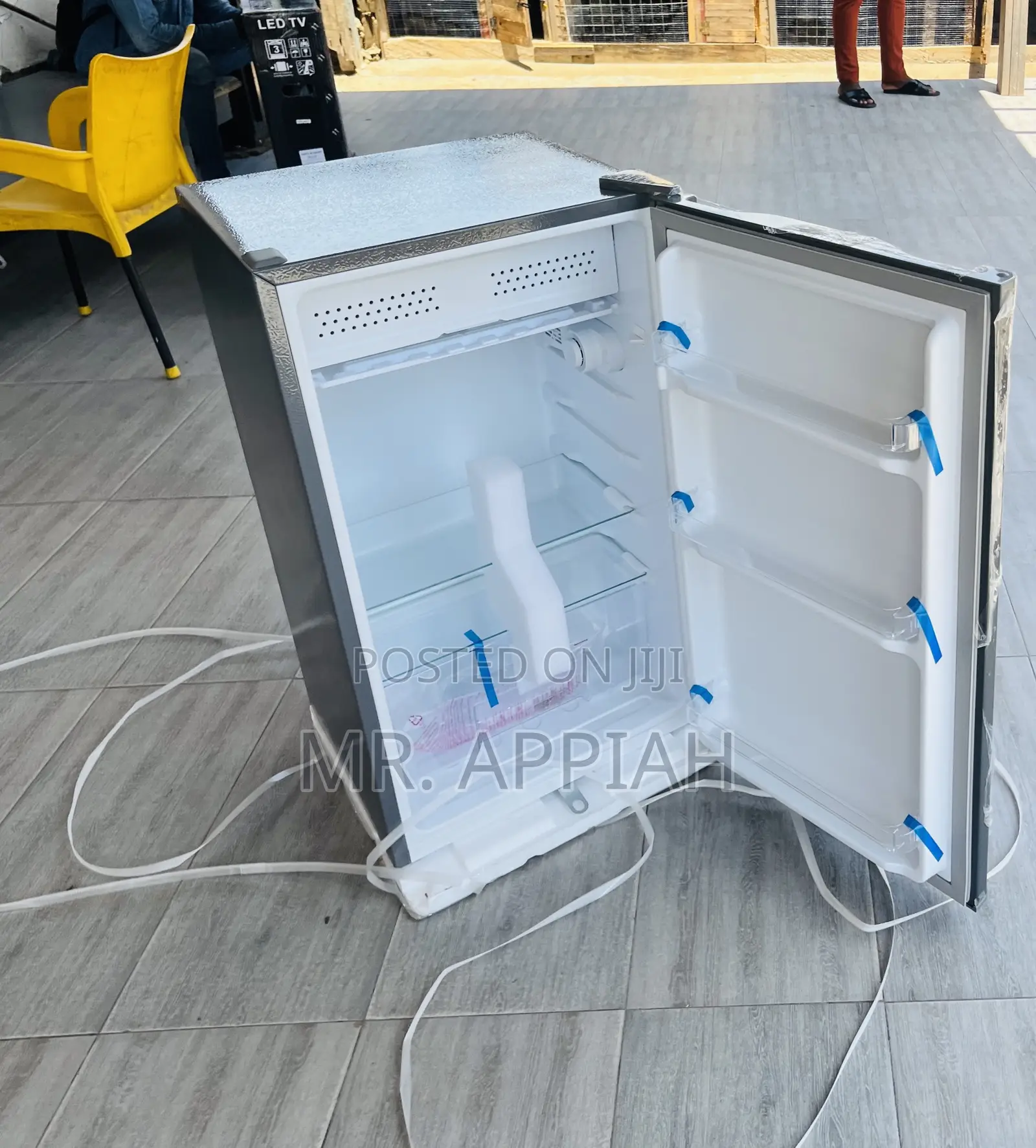 Effortless Cooling Pearl Table Top Electric Fridge(1 Door)