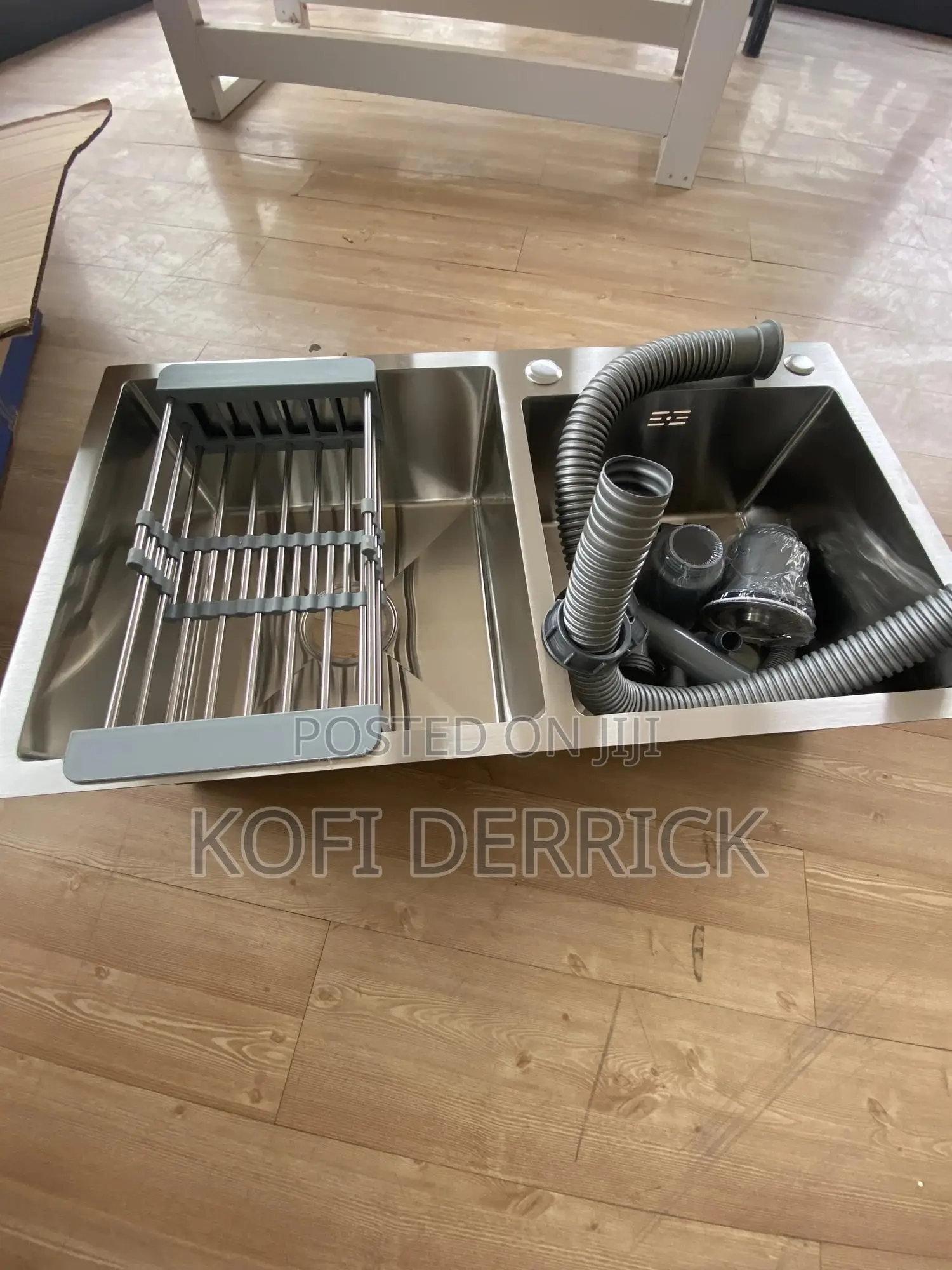 Kitchen Sink (78x43cm)