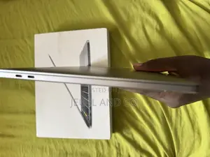 Laptop Apple MacBook Pro 2017 16GB Intel Core i5 SSD 1T