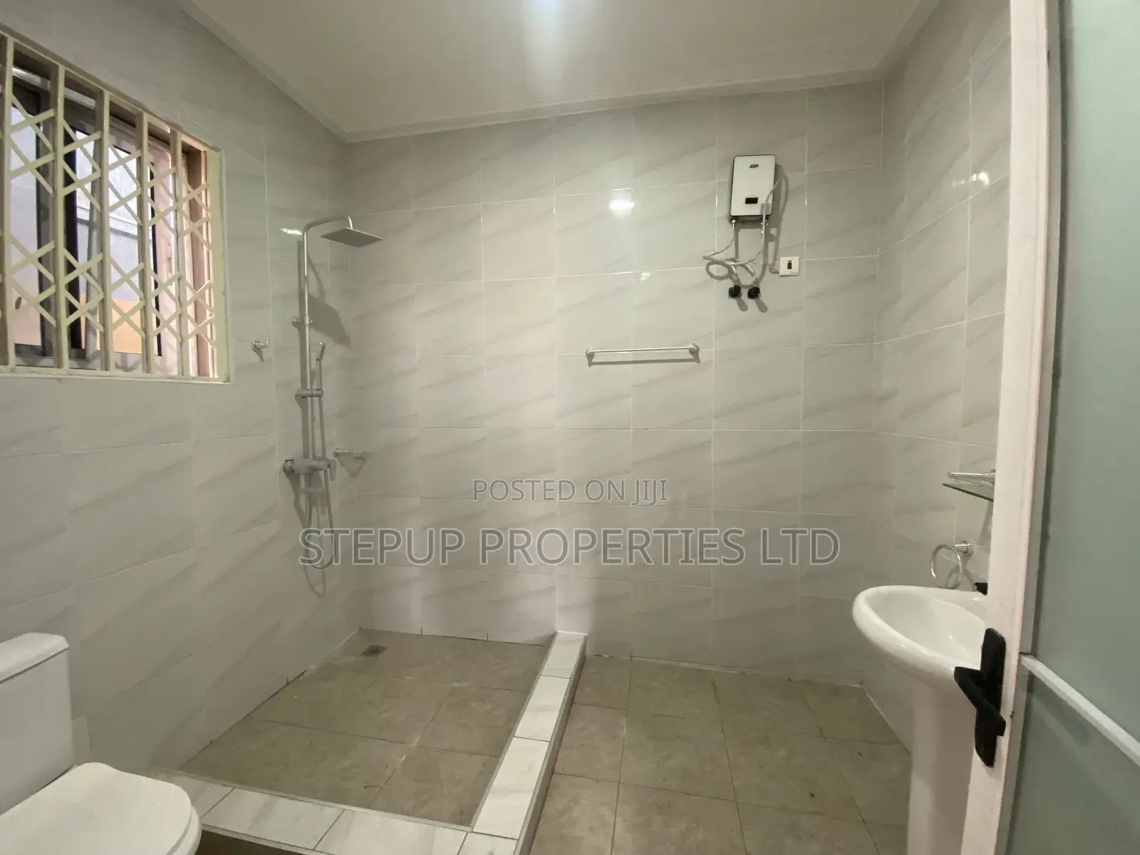 7bdrm House in Adjiringanor, Otano for rent