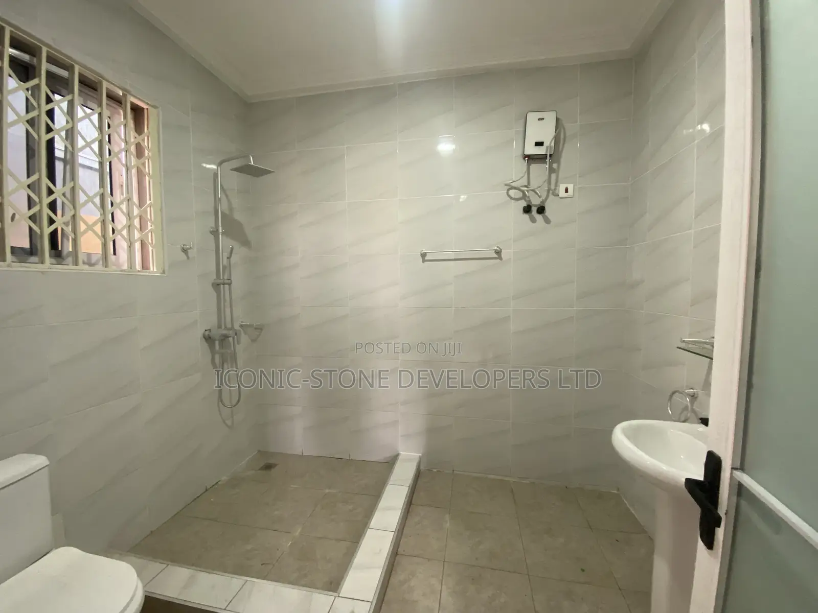 7bdrm House in Adjiringanor, Otano for rent