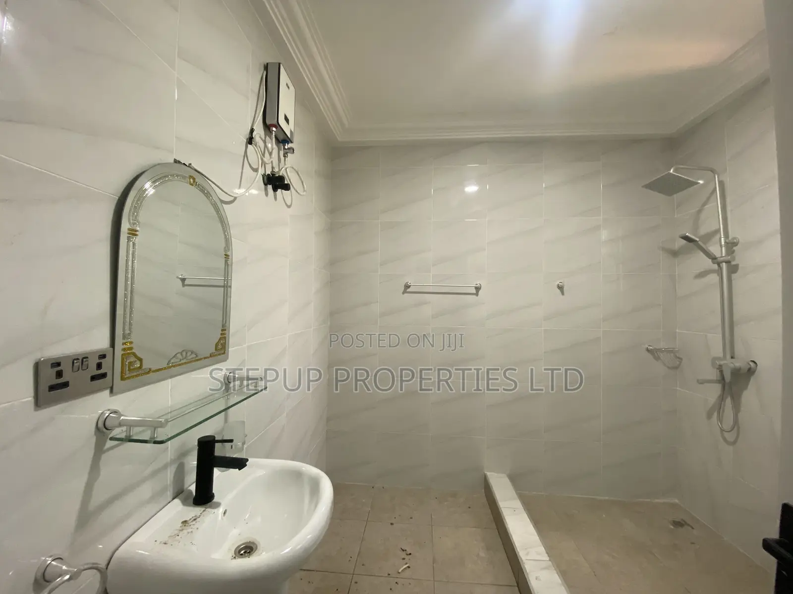 7bdrm House in Adjiringanor, Otano for rent