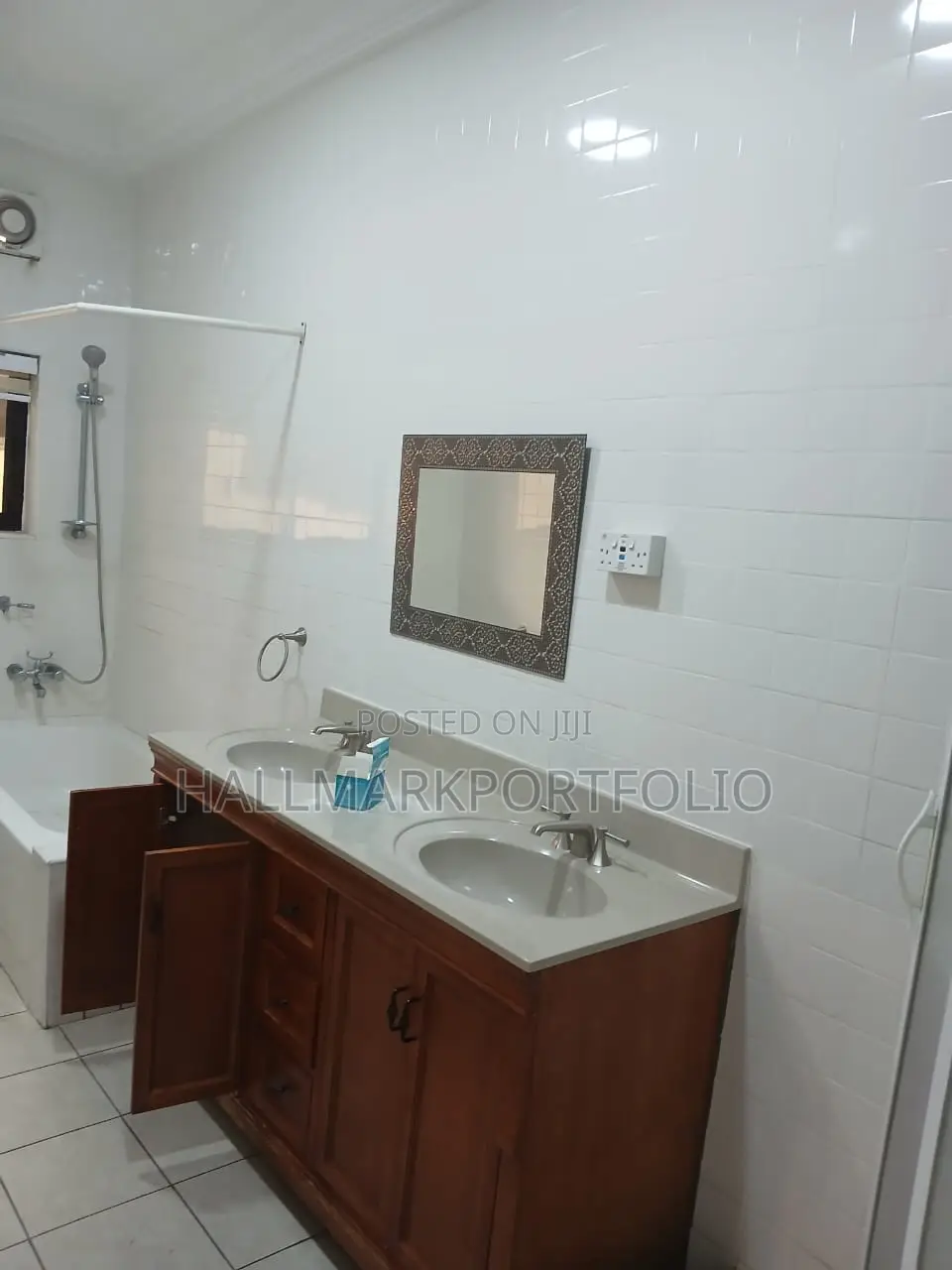 5bdrm House in Labone for sale