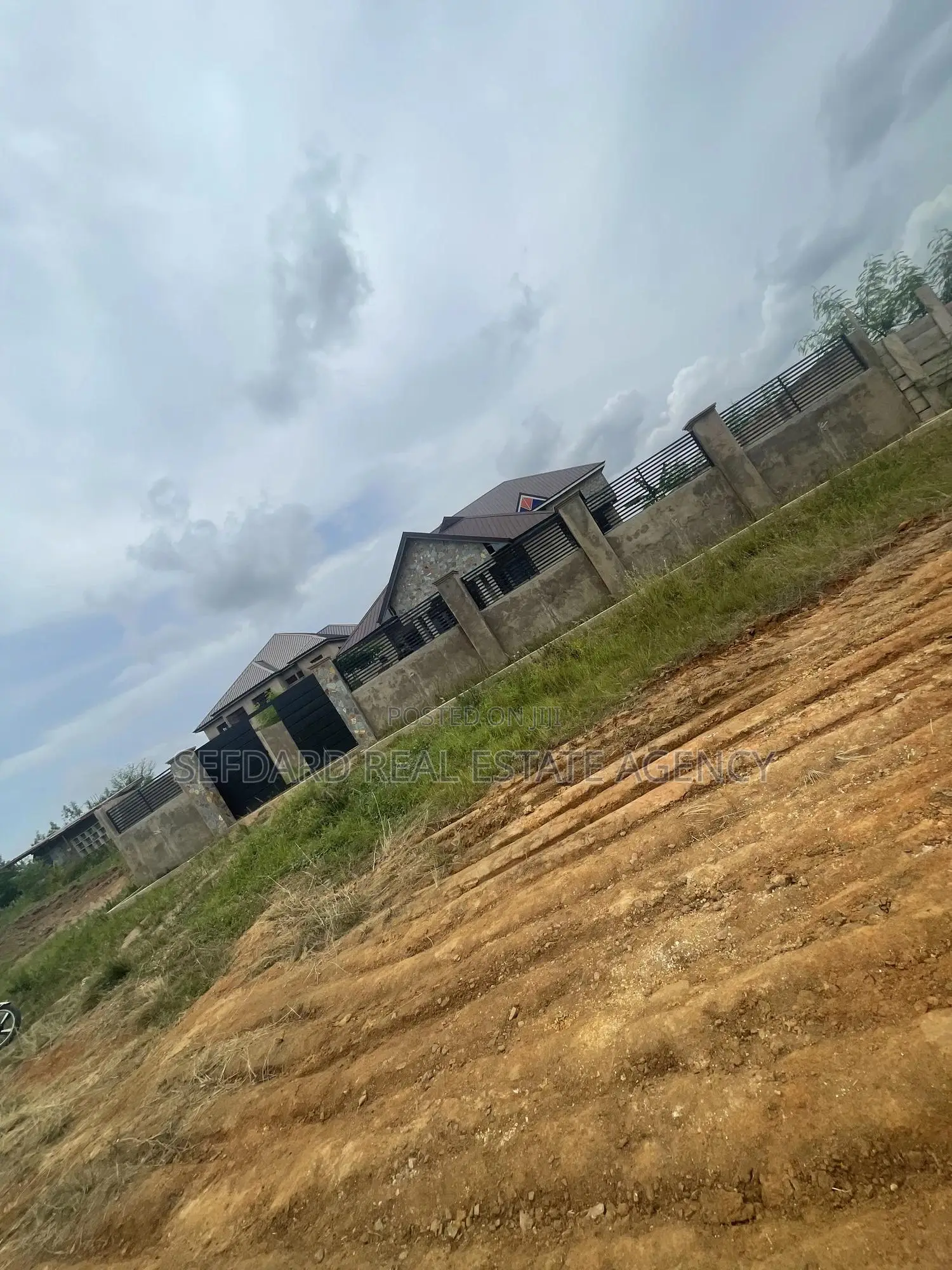 3 Bedroom Uncompleted House For Sale.