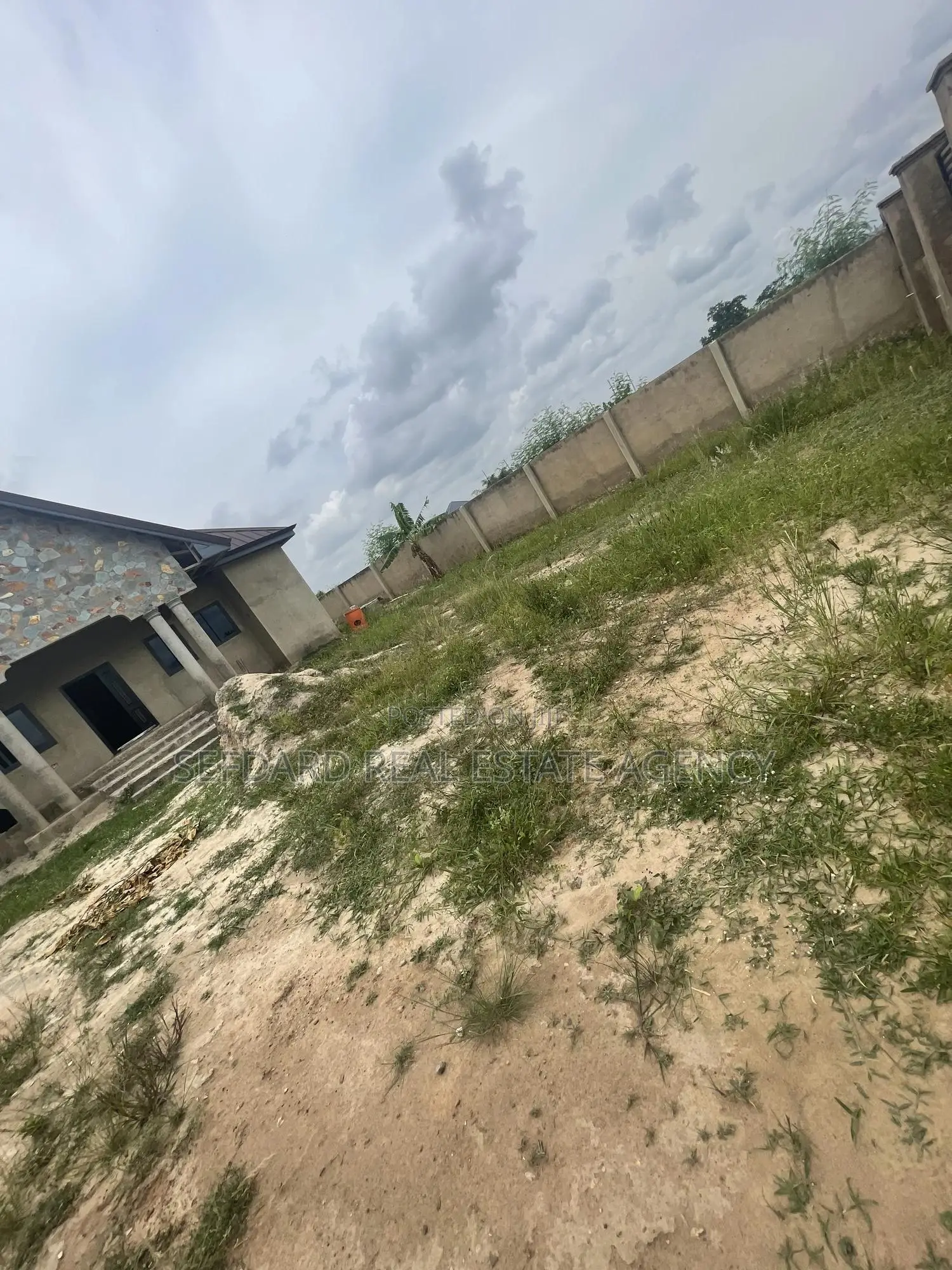 3 Bedroom Uncompleted House For Sale.