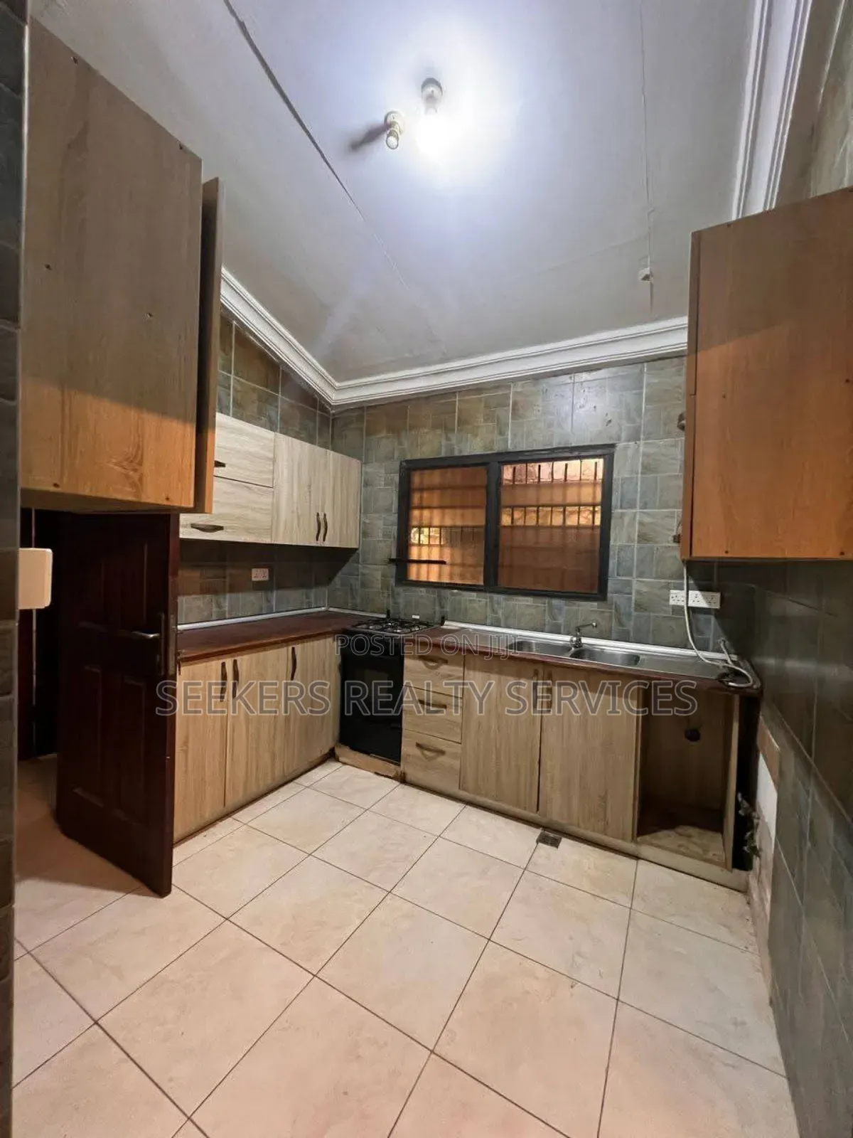 8bdrm House in Seekers Realty, Ga South Municipal for sale