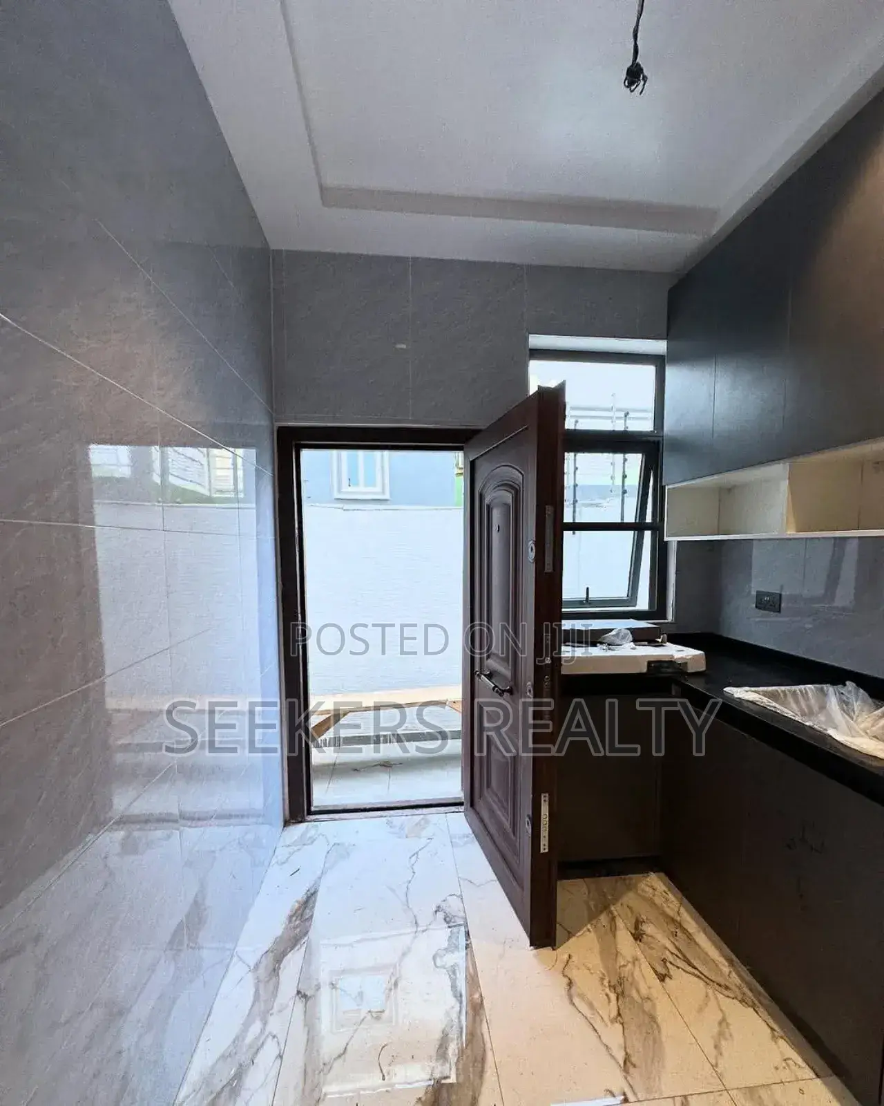 5bdrm House in Seekers Realty, Adenta for sale