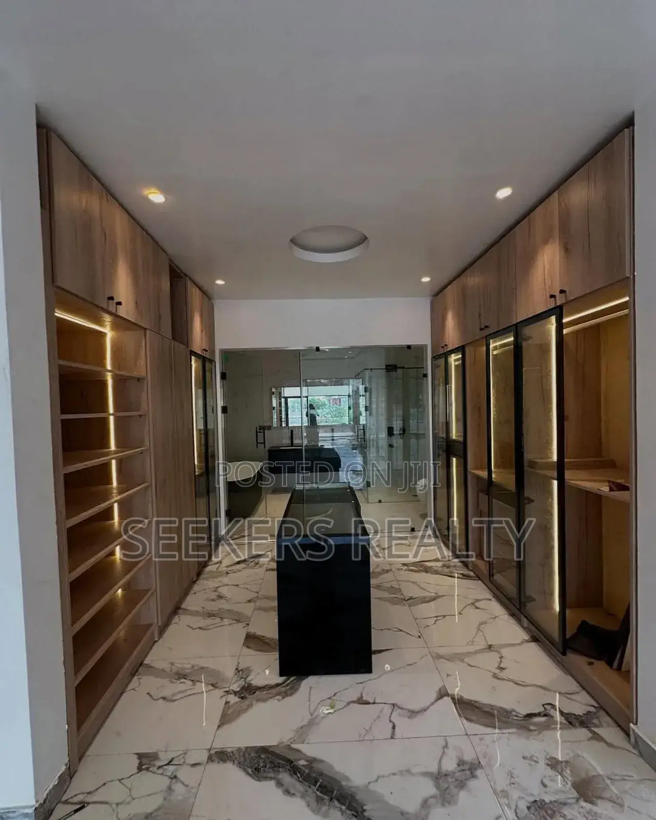 5bdrm House in Seekers Realty, Adenta for sale