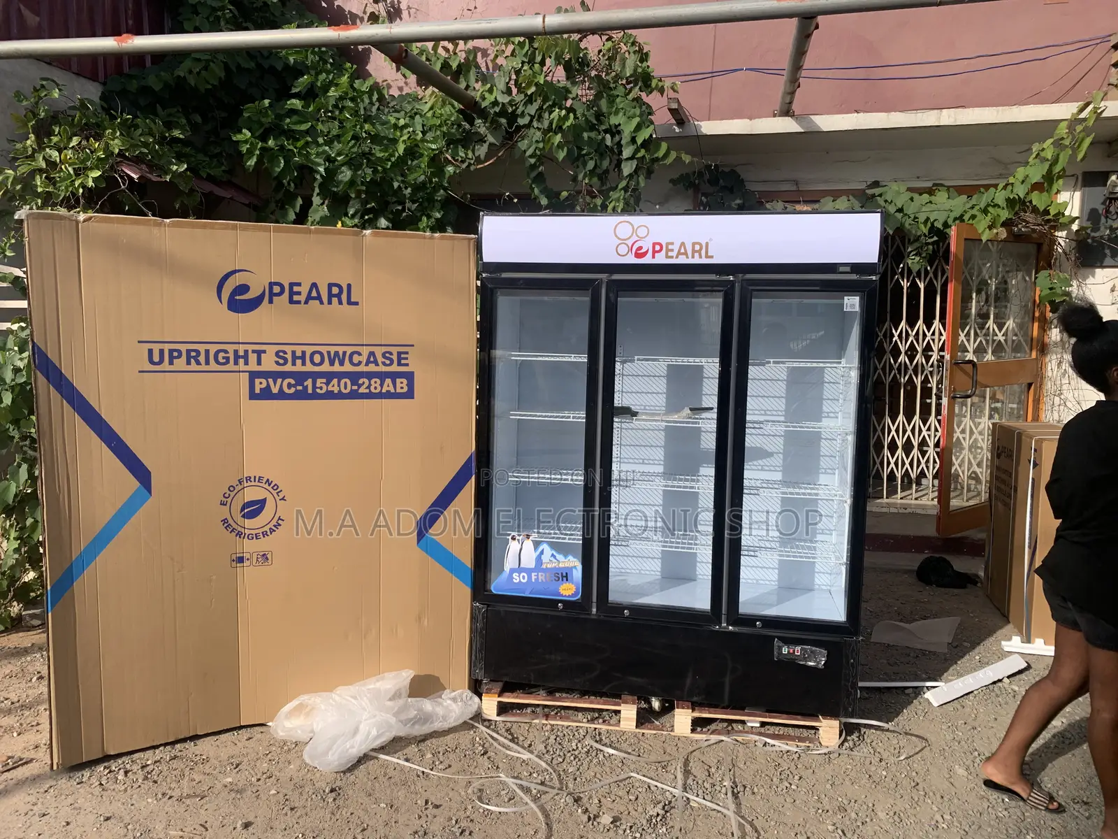 Free Standing Pearl Display 950 Litres