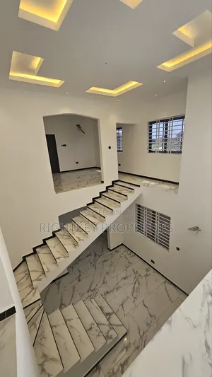 5bdrm Duplex in Rightkey, Kumasi Metropolitan for sale