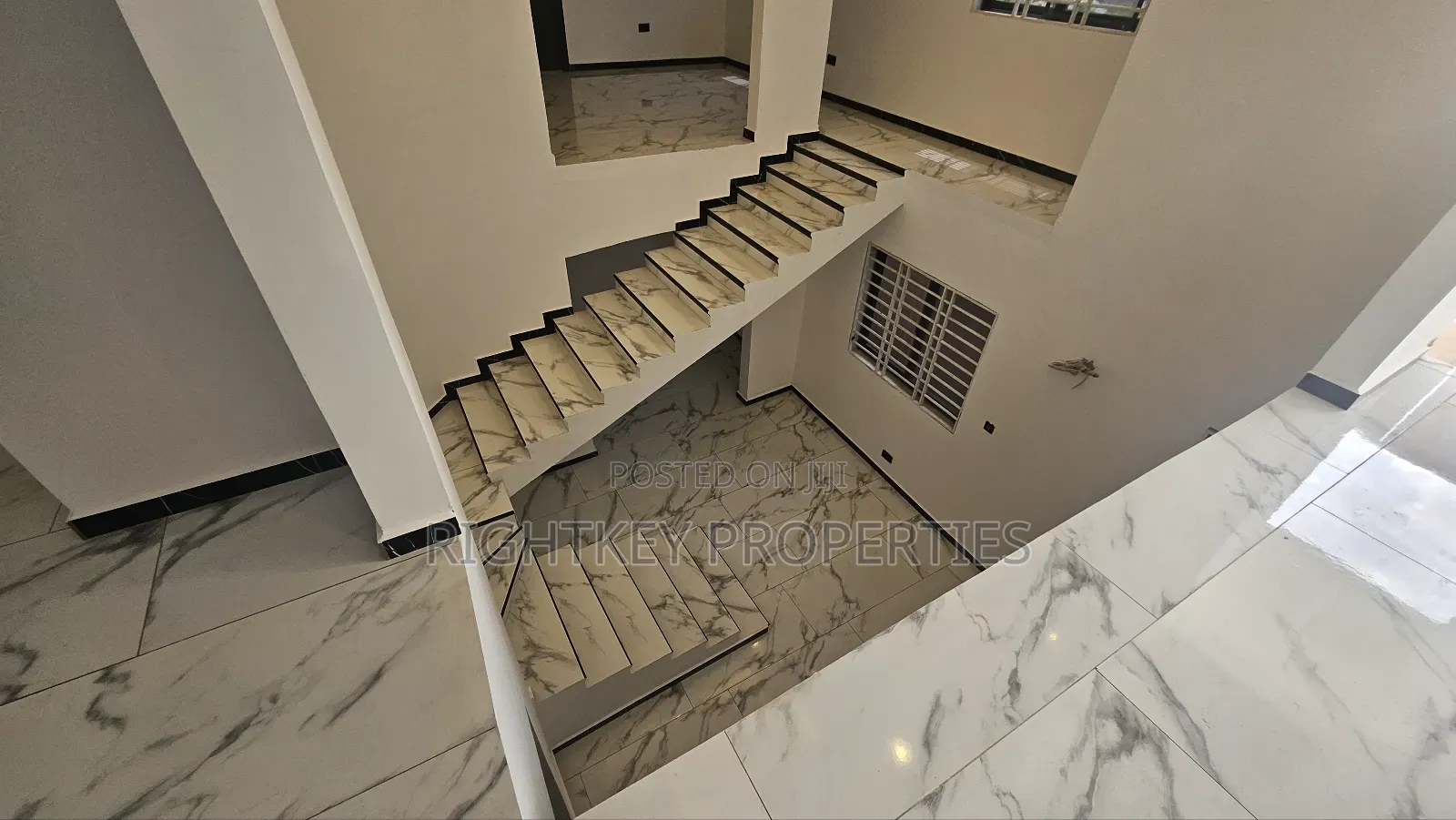 5bdrm Duplex in Rightkey, Kumasi Metropolitan for sale
