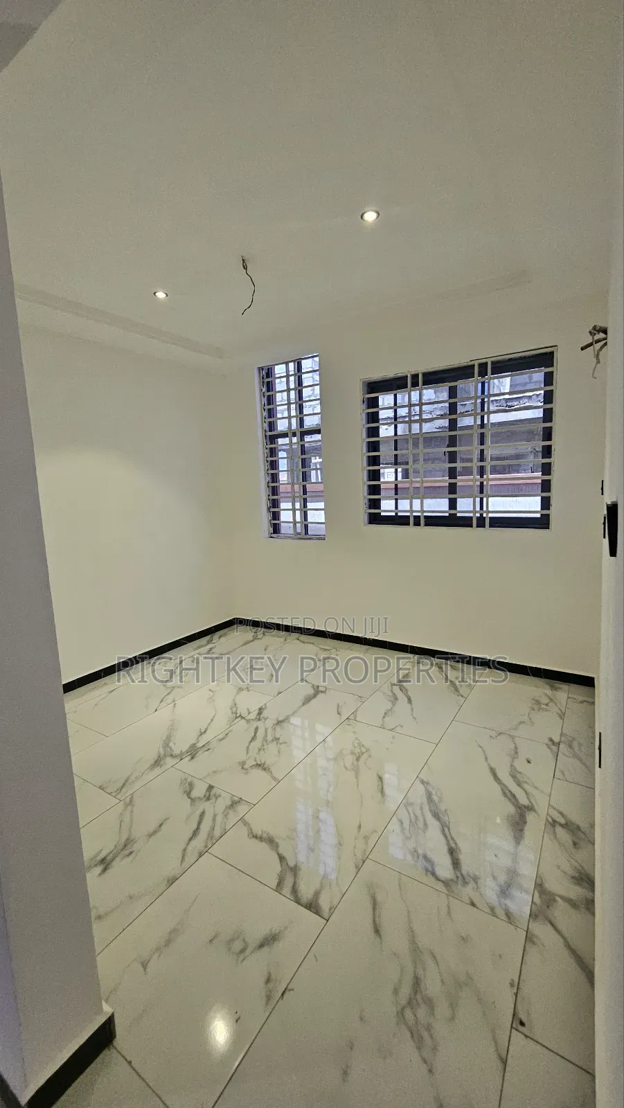 5bdrm Duplex in Rightkey, Kumasi Metropolitan for sale