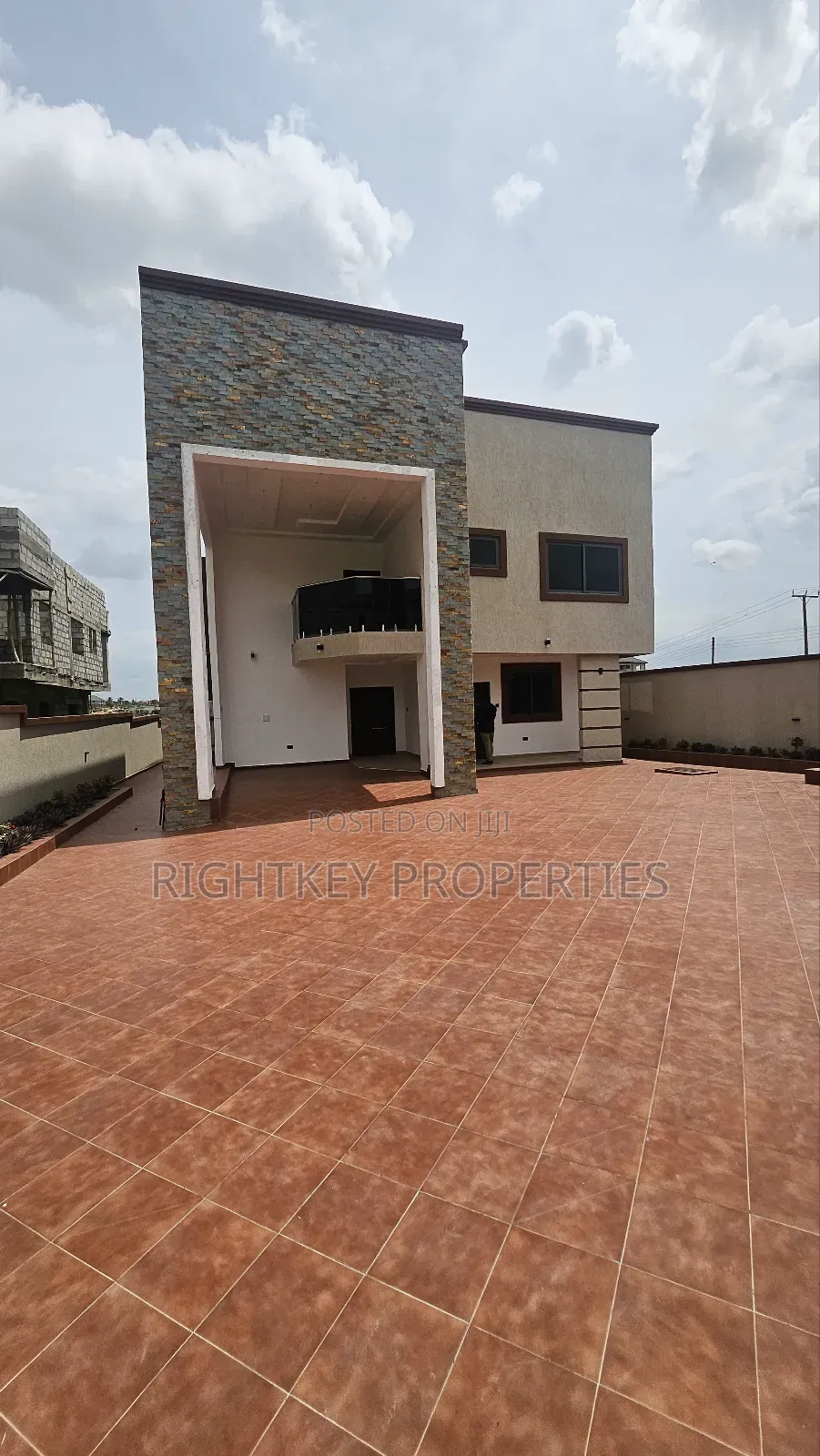 5bdrm Duplex in Rightkey, Kumasi Metropolitan for sale