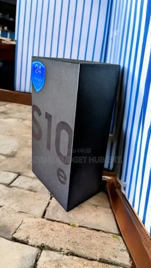 New Samsung Galaxy S10e 128 GB Blue