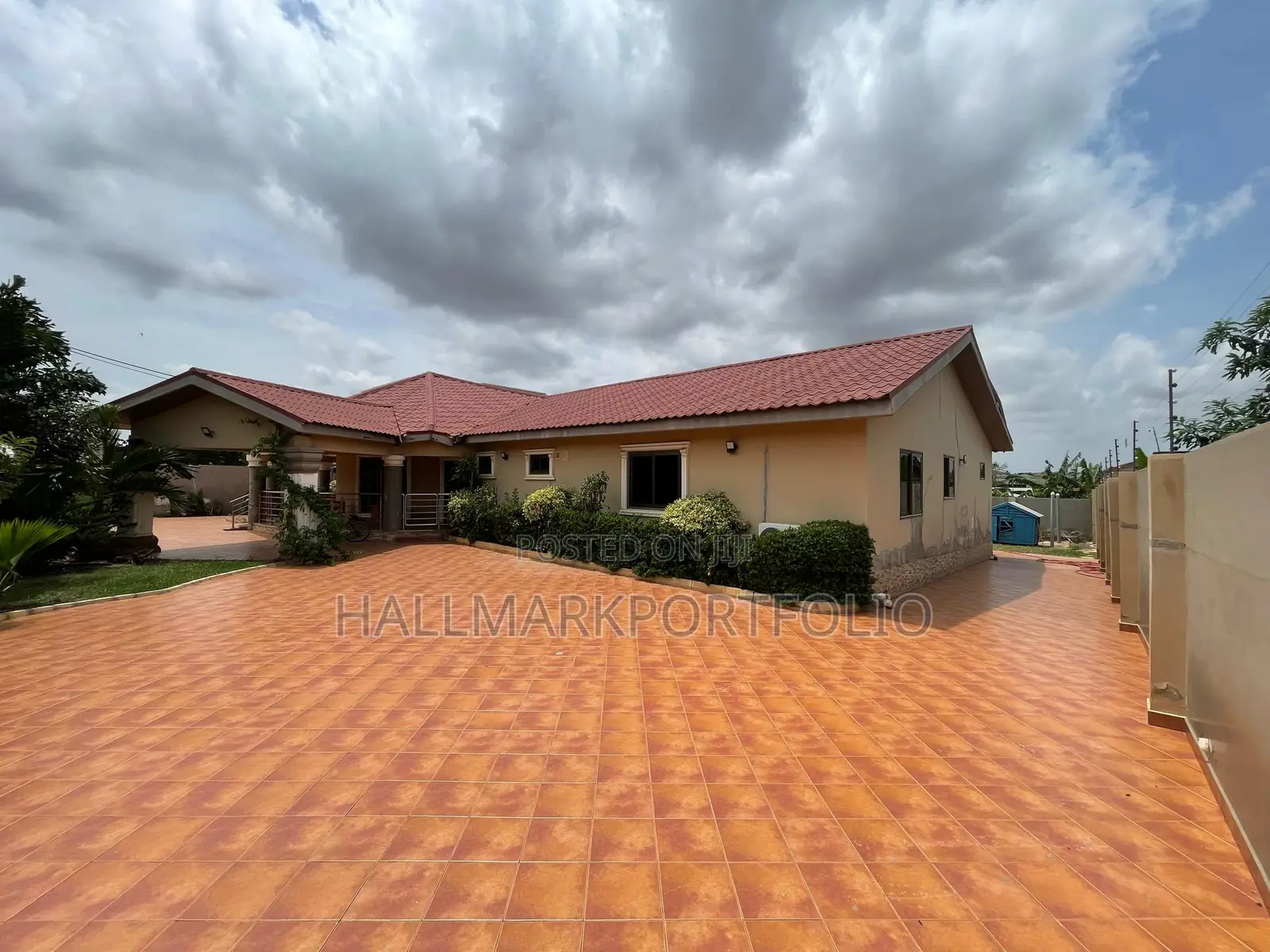 Furnished 4bdrm House in East Airport, Accra Metropolitan for sale