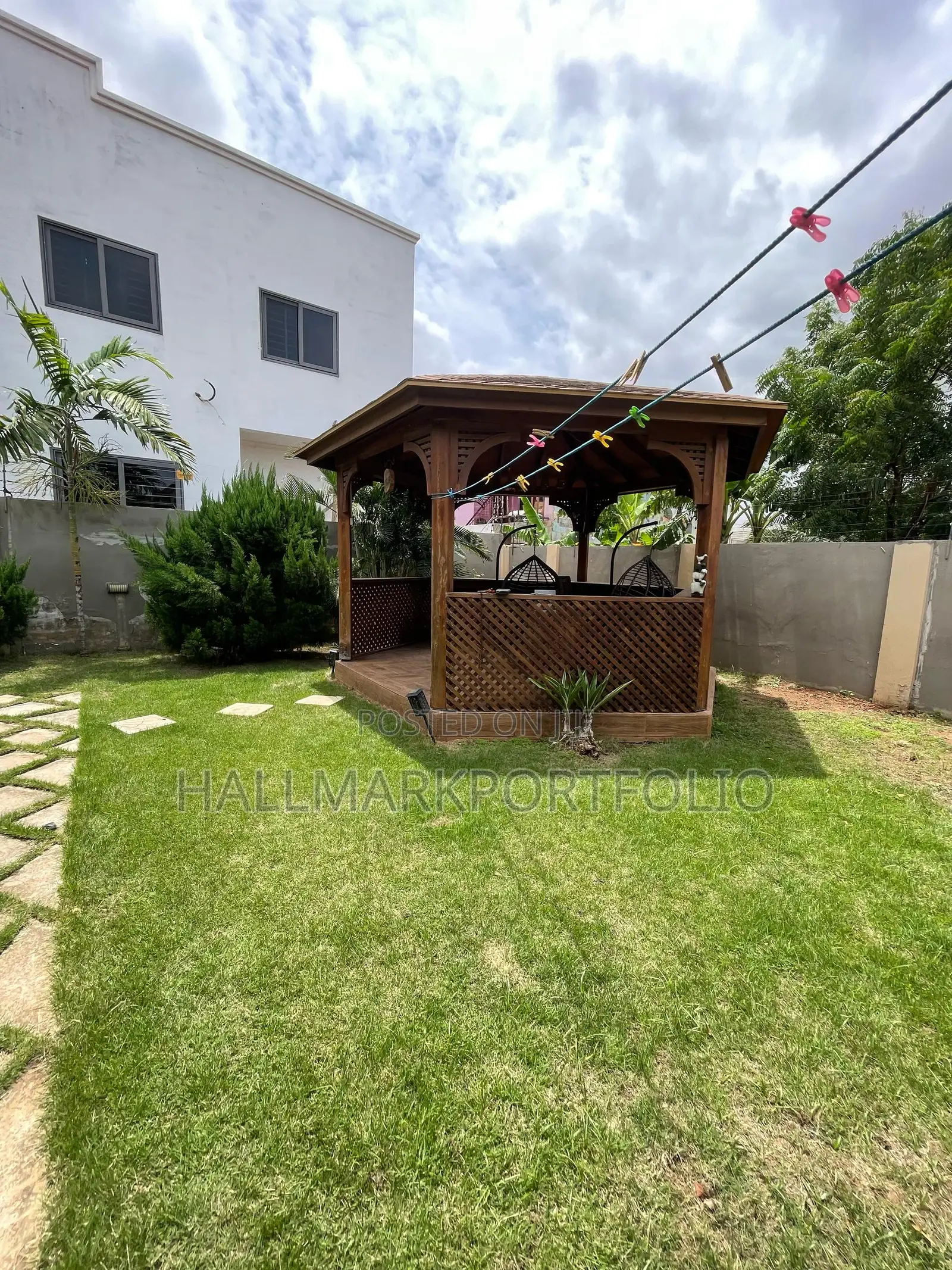 Furnished 4bdrm House in East Airport, Accra Metropolitan for sale
