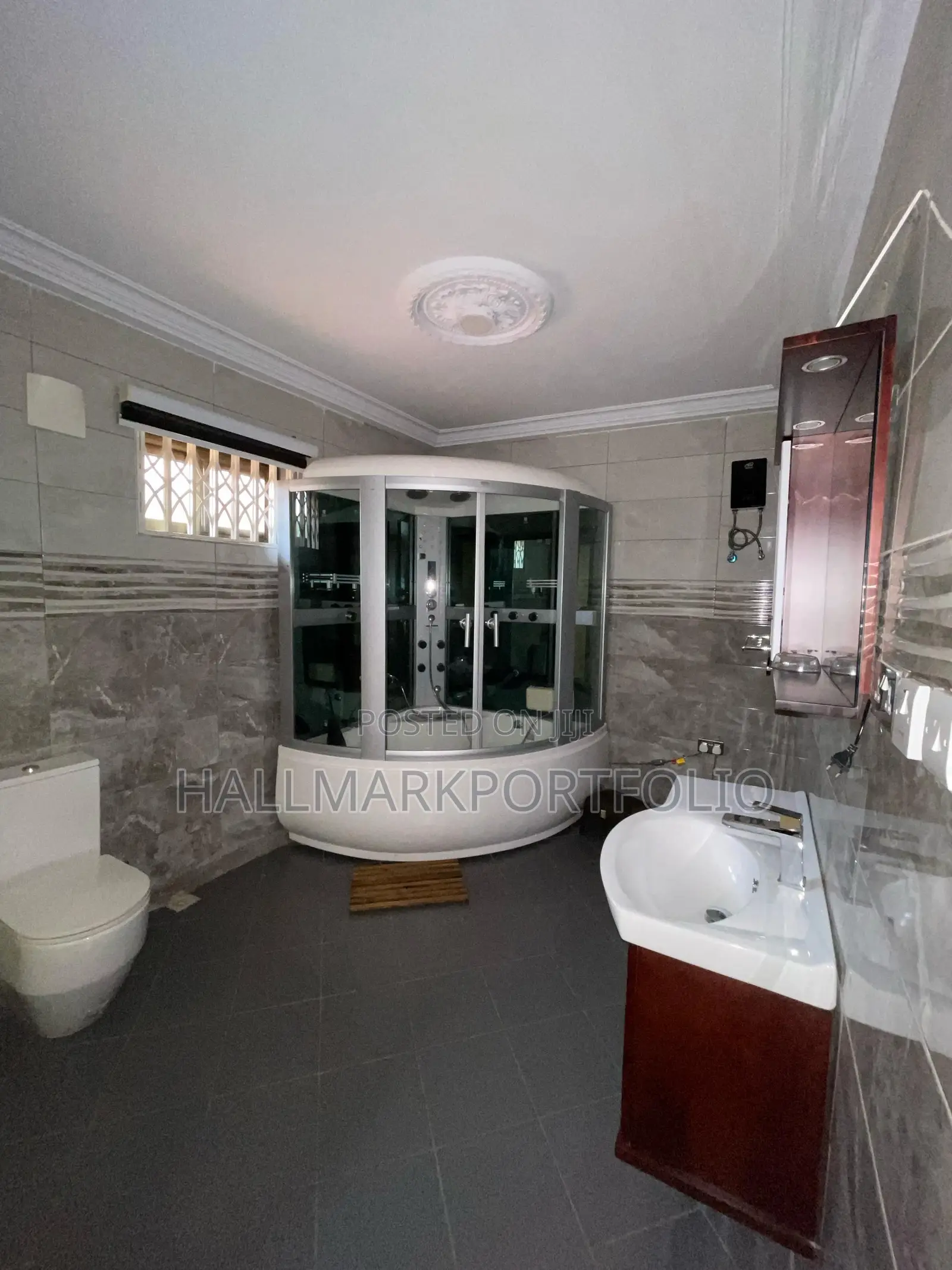 Furnished 4bdrm House in East Airport, Accra Metropolitan for sale