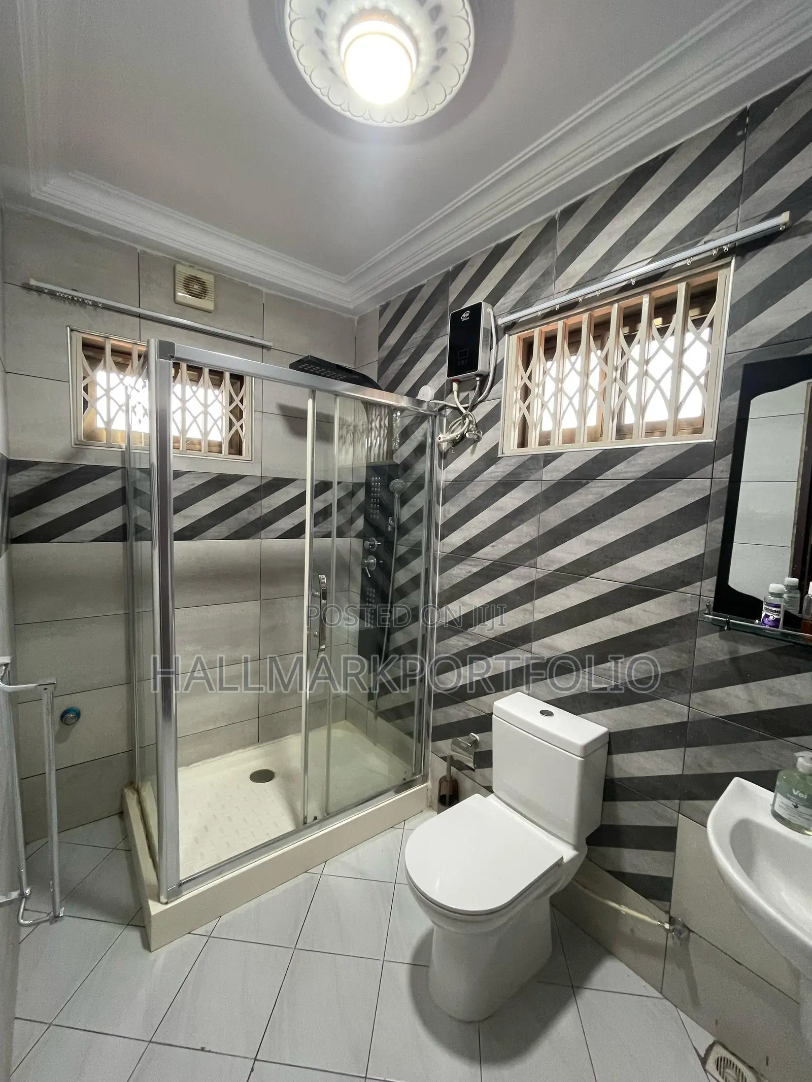Furnished 4bdrm House in East Airport, Accra Metropolitan for sale