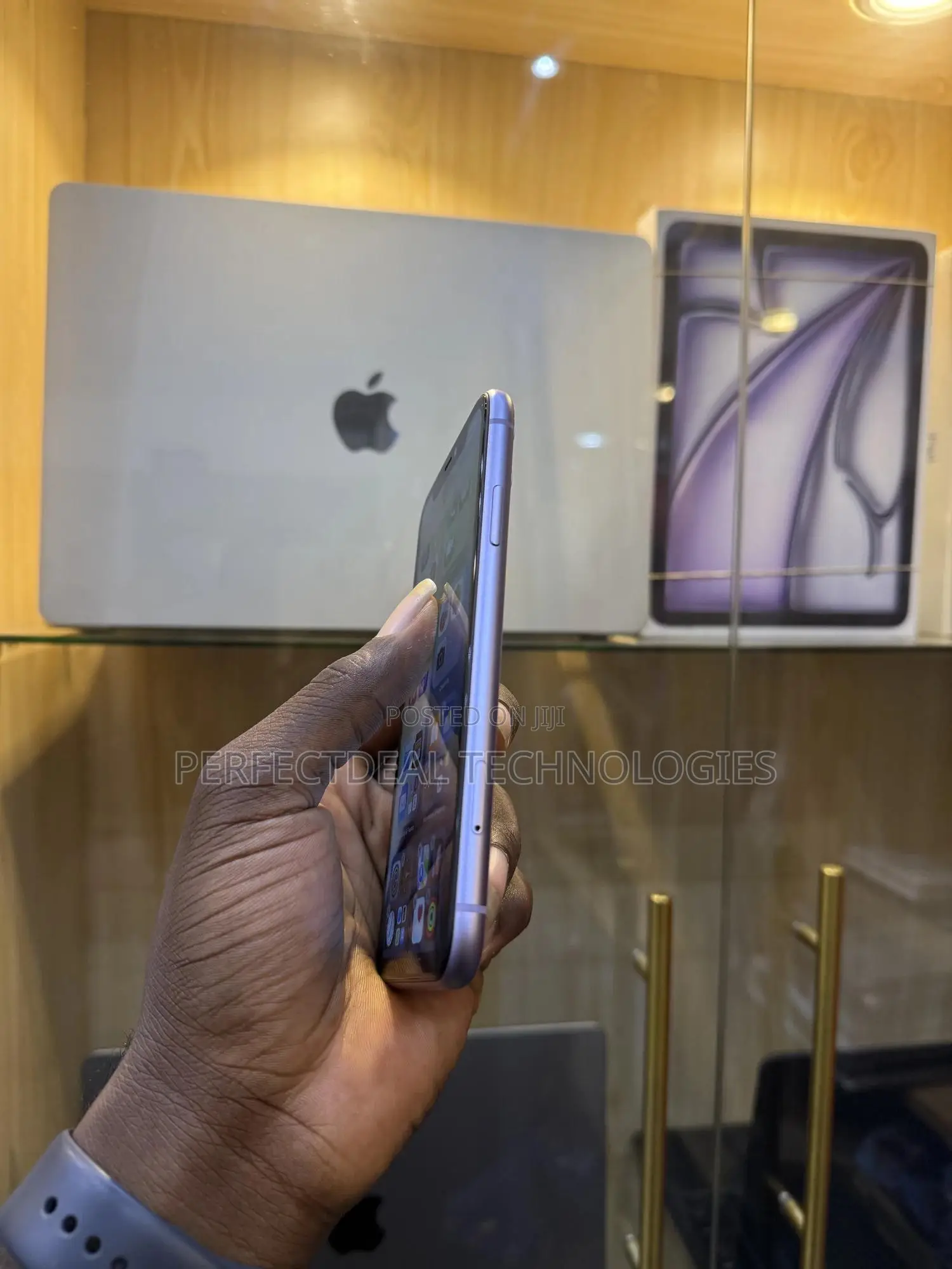 New Apple iPhone 11 64 GB Purple