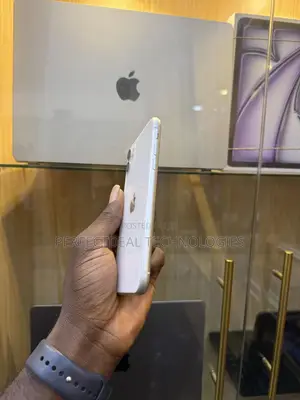 New Apple iPhone 11 64 GB White