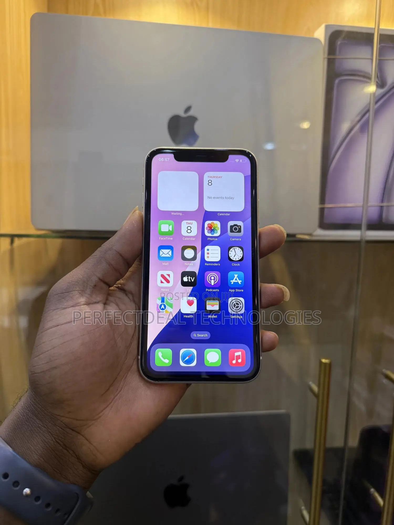 New Apple iPhone 11 64 GB White