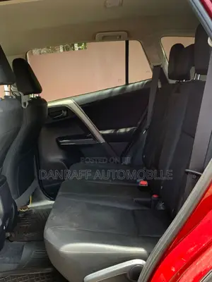 Toyota RAV4 LE 4dr SUV AWD (2.5L 4cyl 6A) 2018 Red