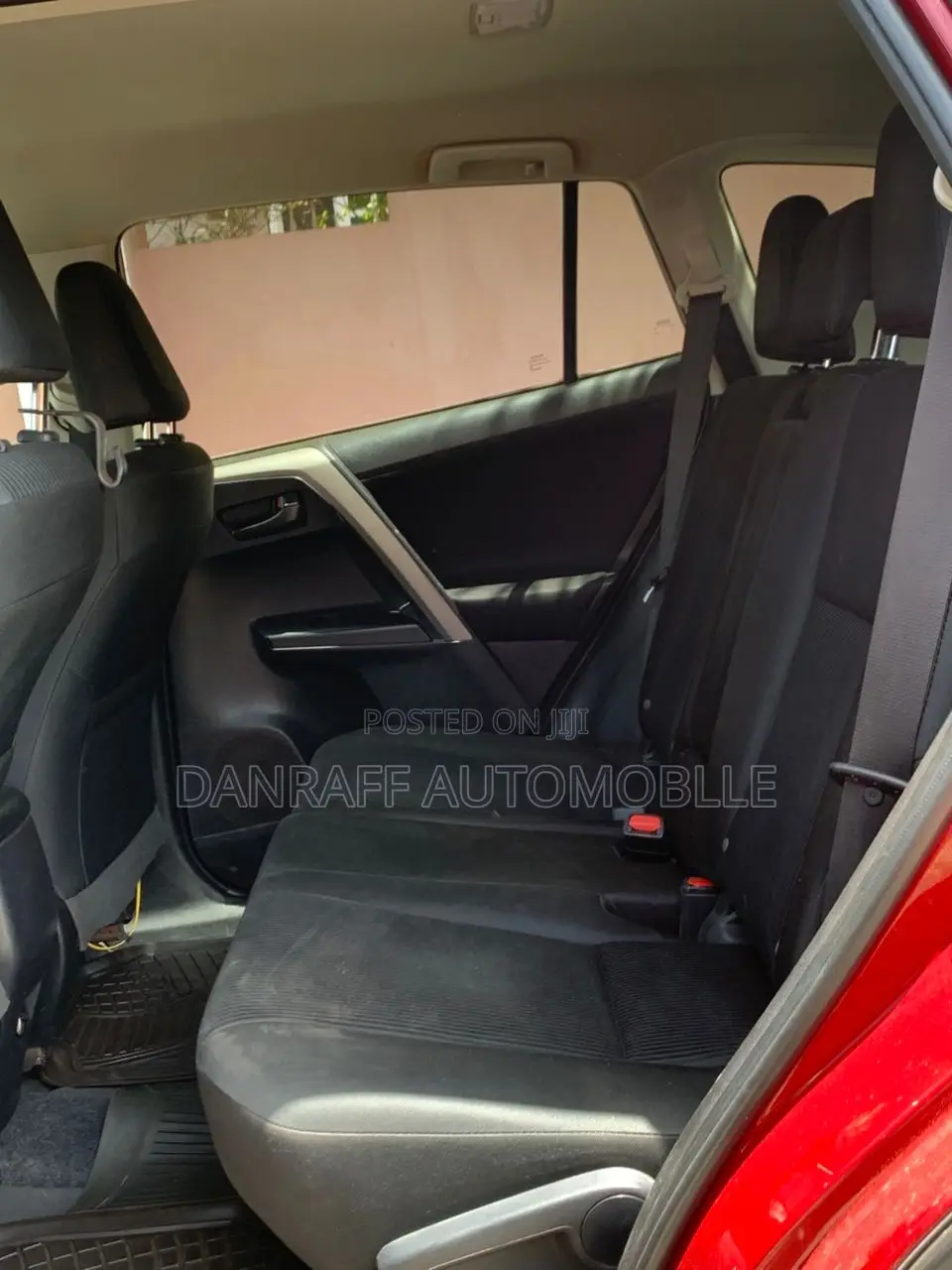 Toyota RAV4 LE 4dr SUV AWD (2.5L 4cyl 6A) 2018 Red