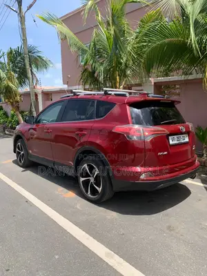Toyota RAV4 LE 4dr SUV AWD (2.5L 4cyl 6A) 2018 Red