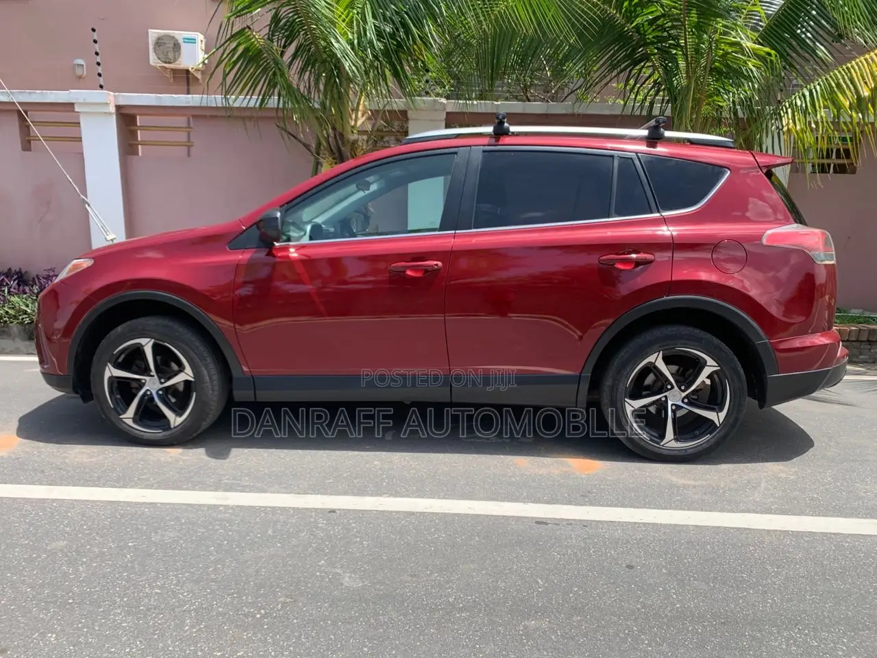 Toyota RAV4 LE 4dr SUV AWD (2.5L 4cyl 6A) 2018 Red