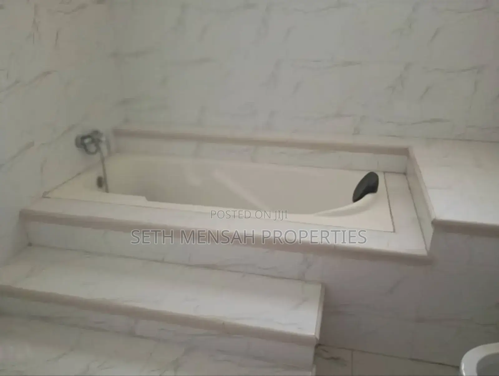 6bdrm House in East Legon for sale
