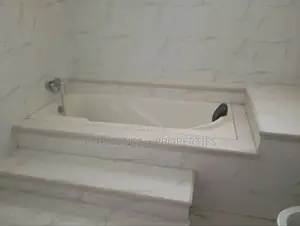 6bdrm House in East Legon for sale