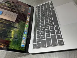 Laptop Apple MacBook Pro 2022 M2 8GB Apple M2 SSD 256GB