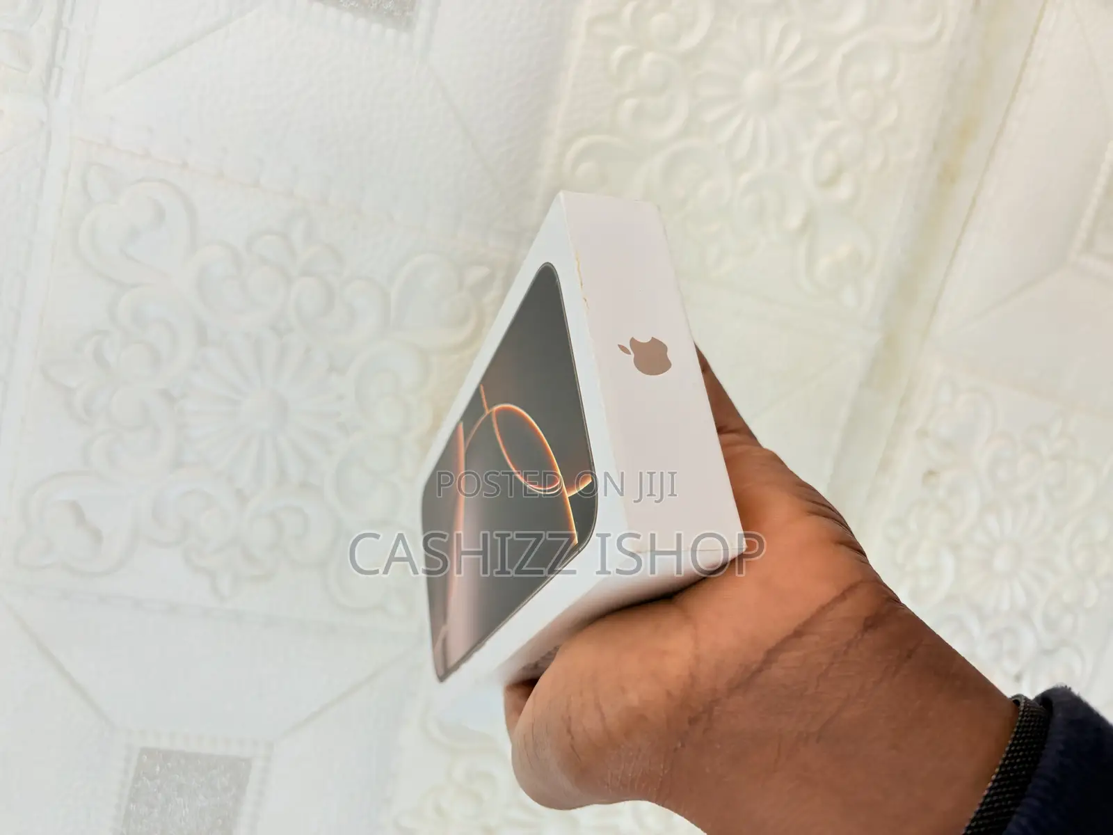 New Apple iPhone 16 Pro Max 256 GB Gold