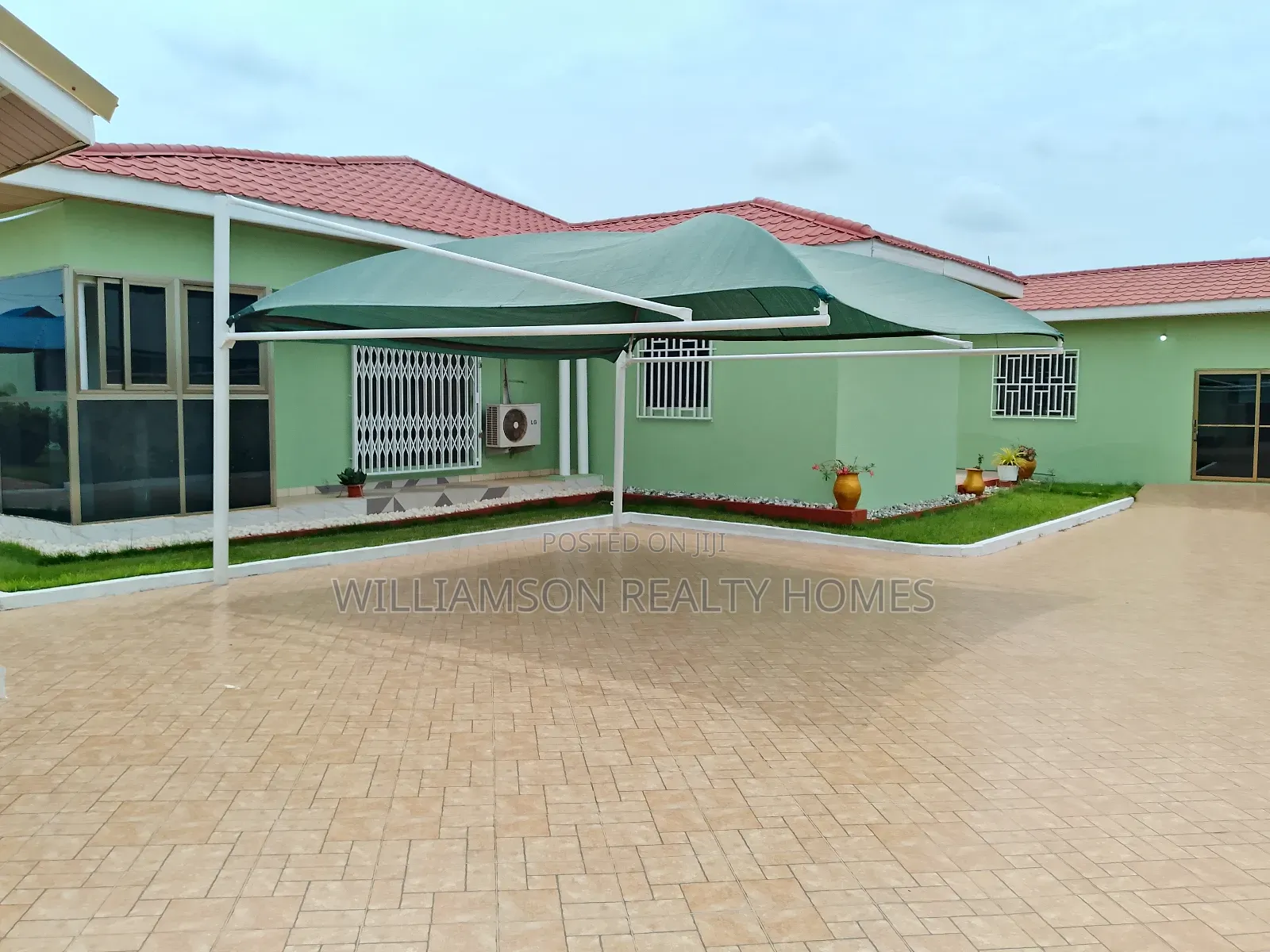 5bdrm House in Community 18 Area, Spintex for rent