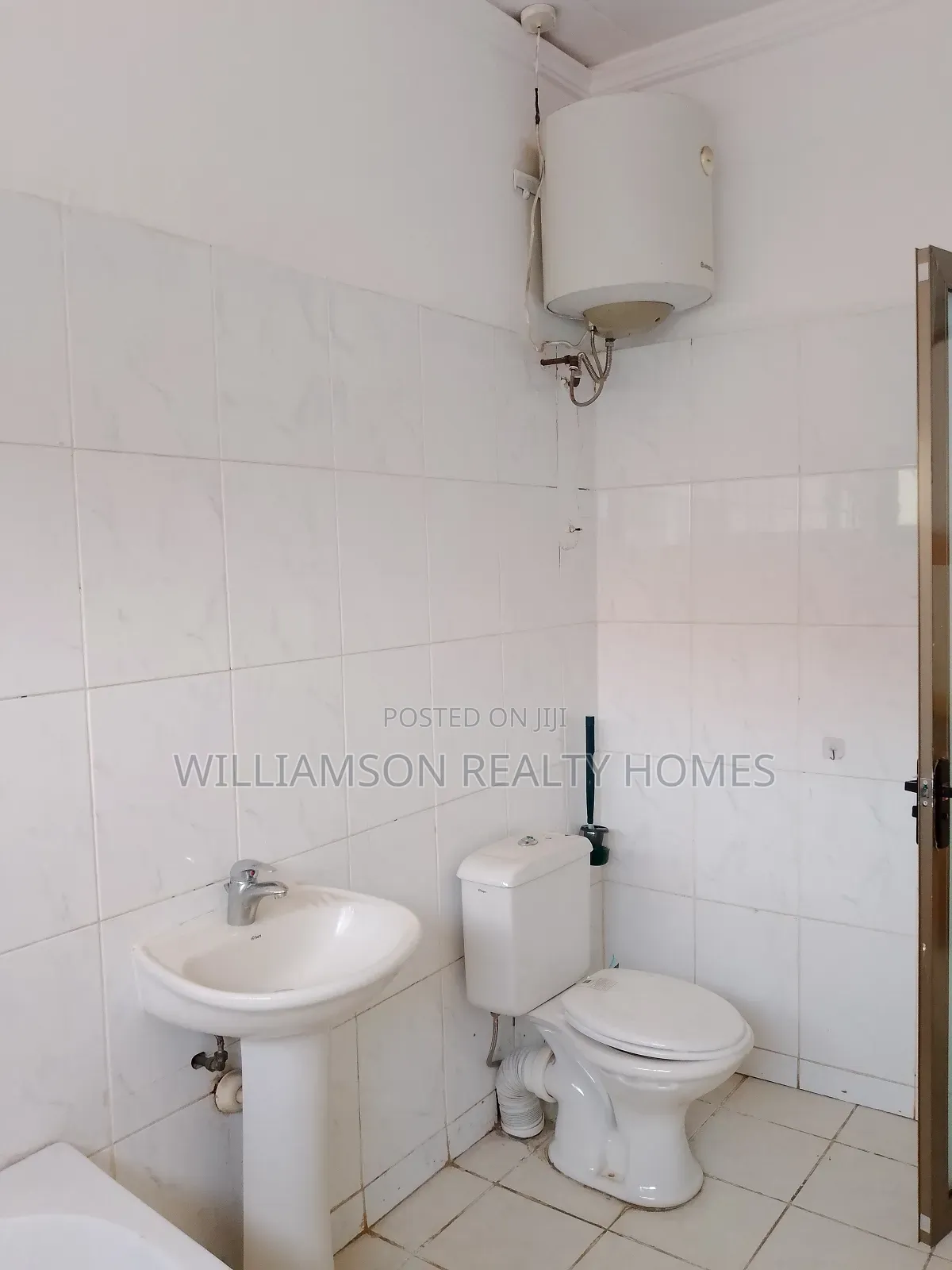 5bdrm House in Community 18 Area, Spintex for rent