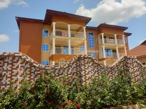 12bdrm House in Abuakwa, Kumasi Metropolitan for sale
