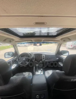 Mitsubishi Pajero 2017 White