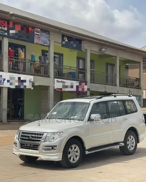 Mitsubishi Pajero 2017 White