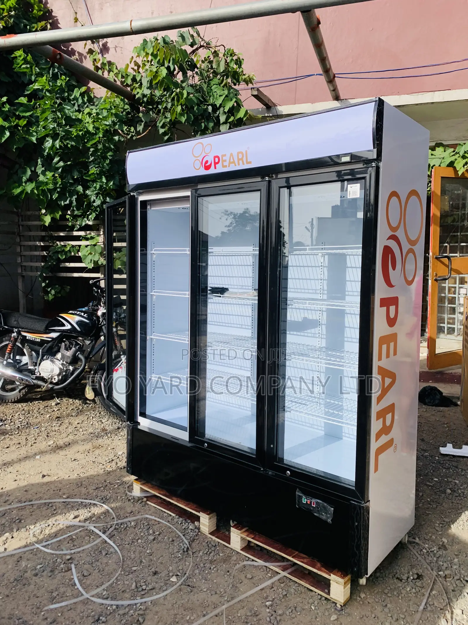 Fully Automatic Display Fridge Pearl 780l
