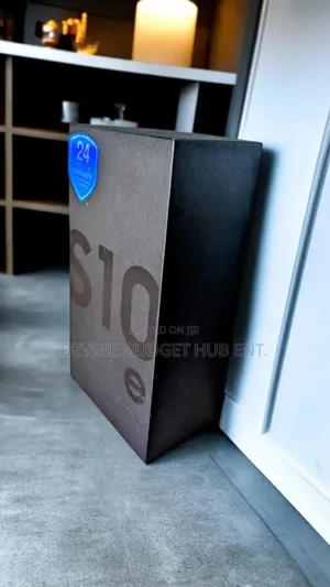 New Samsung Galaxy S10e 128 GB Green