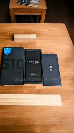 New Samsung Galaxy S10e 128 GB White