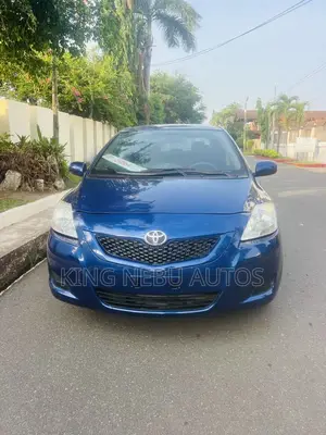 Photo - Toyota Yaris SE Hatchback 5dr 2012 Blue