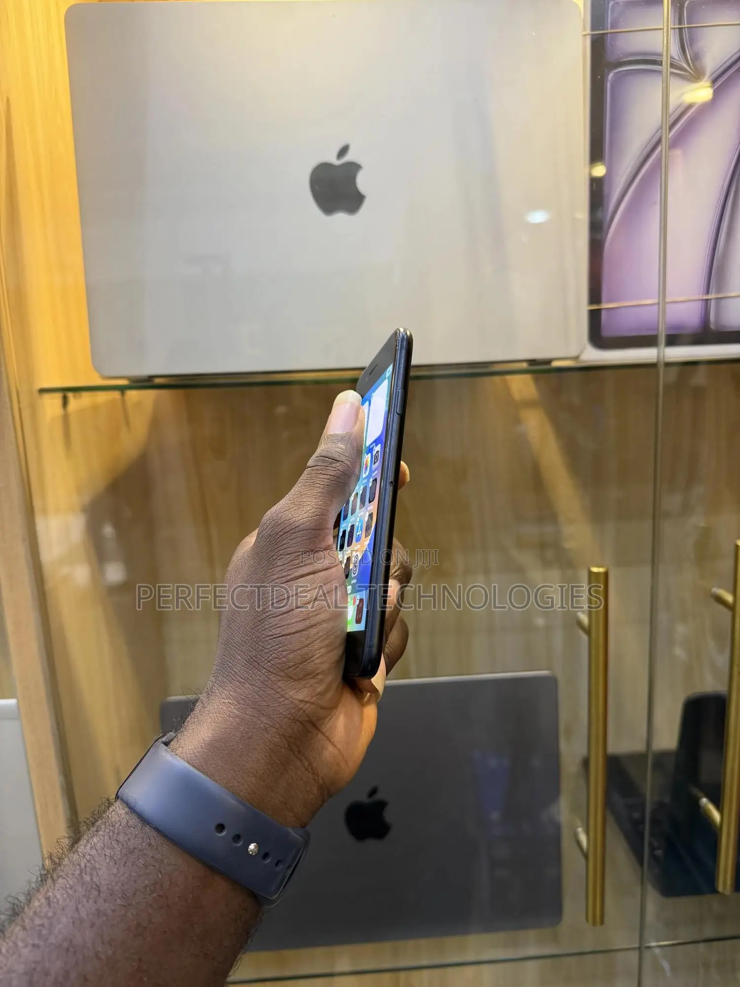 New Apple iPhone SE (2020) 64 GB Black